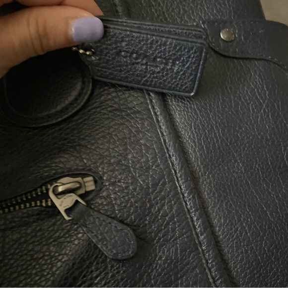 Coach tote bag. Barely used. Great condition navy blue - Picture 3 of 11